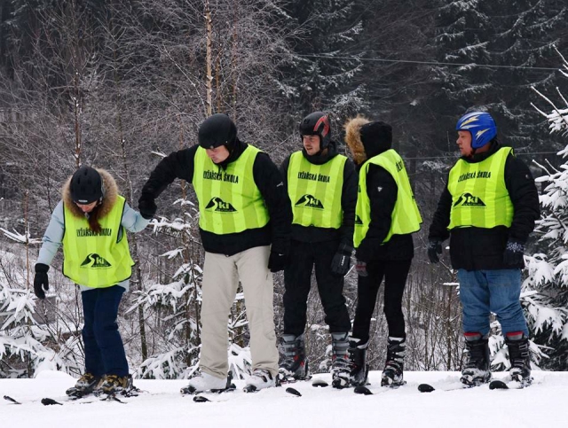 Pro zimní sezónu 2015/2016 jsme pro vás a vaše ratolesti připravili novou lyžařskou školu.